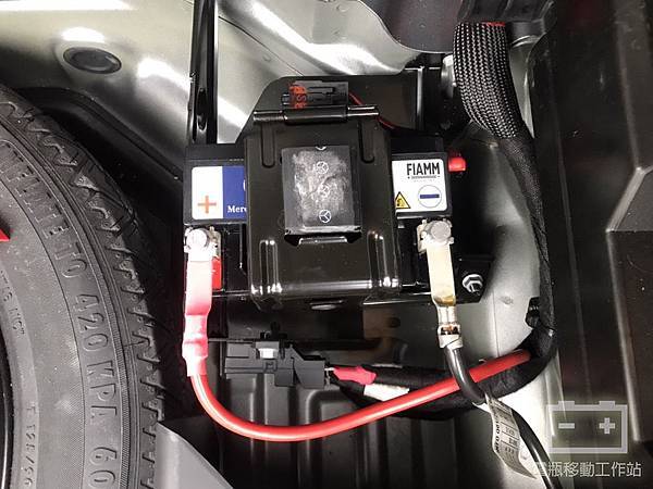 S204輔助電瓶沒電.jpg S204輔助電瓶沒電.jpg