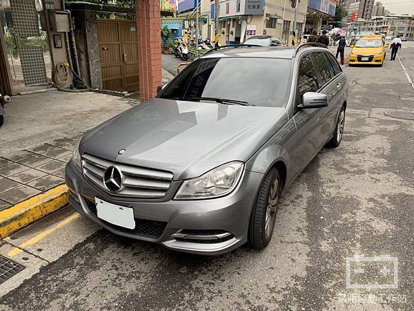 S204輔助電瓶更換.jpg S204輔助電瓶更換.jpg