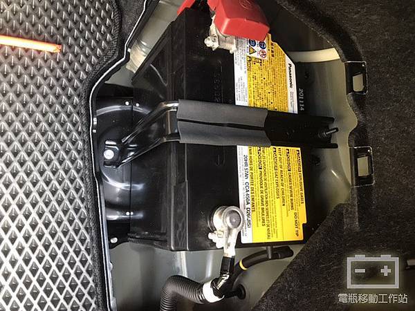 ES300h原廠輔助電瓶.jpg ES300h原廠輔助電瓶.jpg