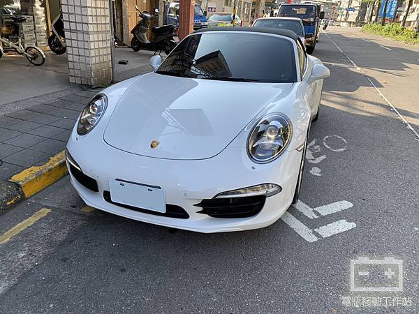 PORSCHE 911 battery replacement.jpg PORSCHE 911 battery replacement.jpg