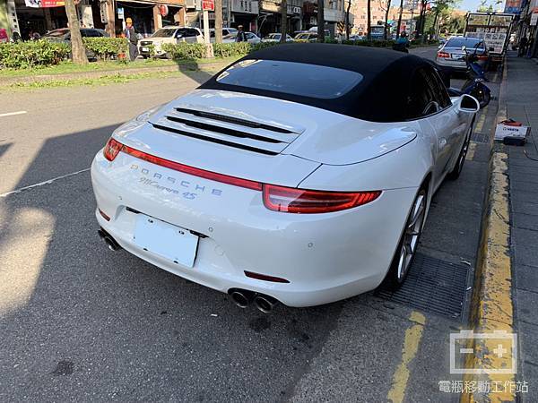 911 保時捷 電瓶更換.jpg 911 保時捷 電瓶更換.jpg