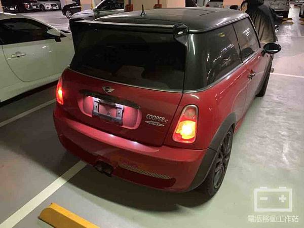 MINI R50電瓶更換.jpg MINI R50電瓶更換.jpg