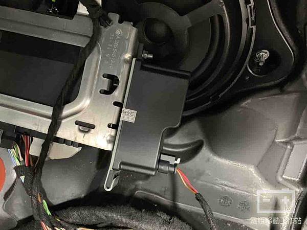 W205電容.jpg W205電容.jpg