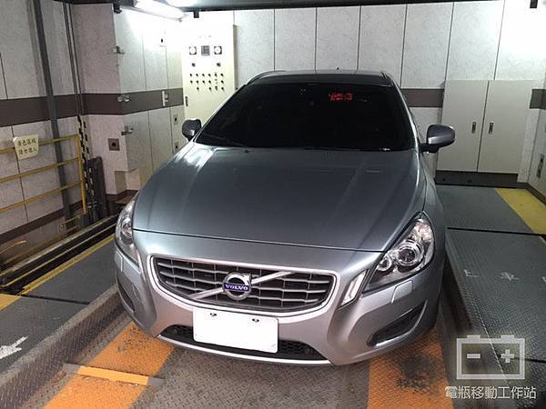 VOLVO沃爾沃電瓶更換.jpg VOLVO沃爾沃電瓶更換.jpg