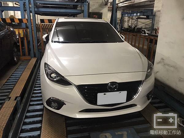 MAZDA馬自達3電瓶沒電.jpg MAZDA馬自達3電瓶沒電.jpg