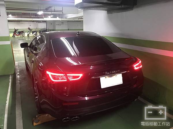 Ghibli S Q4電瓶更換.jpg Ghibli S Q4電瓶更換.jpg
