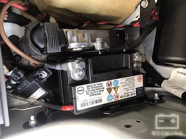 W166原廠輔助電瓶.jpg W166原廠輔助電瓶.jpg