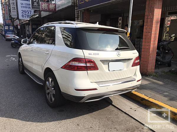 W166輔助電瓶更換.jpg W166輔助電瓶更換.jpg