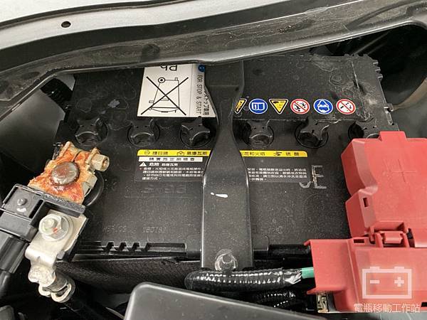 INFINITI原廠新車怠速熄火電瓶.jpg INFINITI原廠新車怠速熄火電瓶.jpg