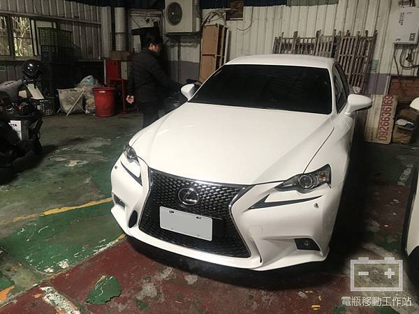 凌志IS200t汽車電瓶.jpg 凌志IS200t汽車電瓶.jpg