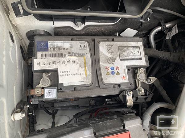 GLC220d原廠電池.jpg GLC220d原廠電池.jpg