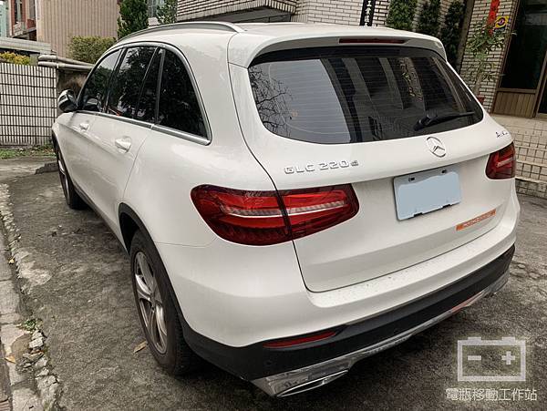 GLC220d電瓶沒電.jpg