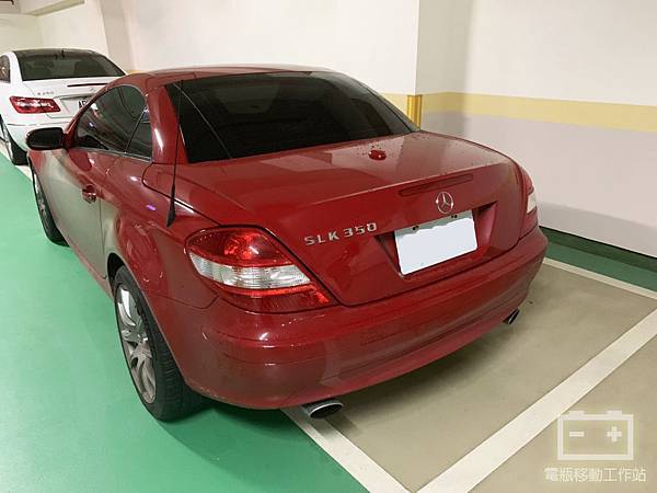 SLK350電瓶沒電.jpg SLK350電瓶沒電.jpg