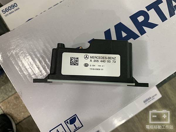 W205賓士原廠變壓器.jpg W205賓士原廠變壓器.jpg