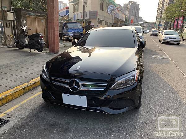 賓士C300輔助電瓶有故障.jpg 賓士C300輔助電瓶有故障.jpg