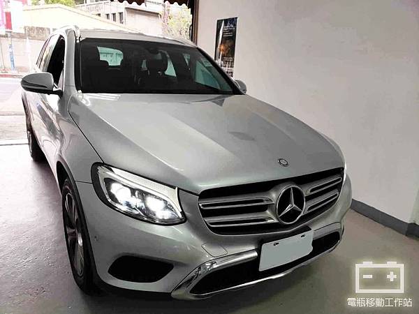賓士GLC220d輔助電瓶更換.jpg 賓士GLC220d輔助電瓶更換.jpg