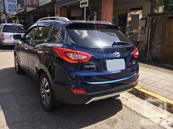 HYUNDAI IX35沒電發不動 換電瓶.jpg HYUNDAI IX35沒電發不動 換電瓶.jpg
