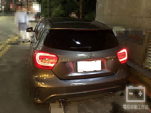BENZ A180 電瓶沒電 發不動.jpg