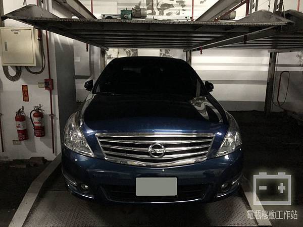 NISSAN TEANA 電瓶沒電 發不動.jpg NISSAN TEANA 電瓶沒電 發不動.jpg
