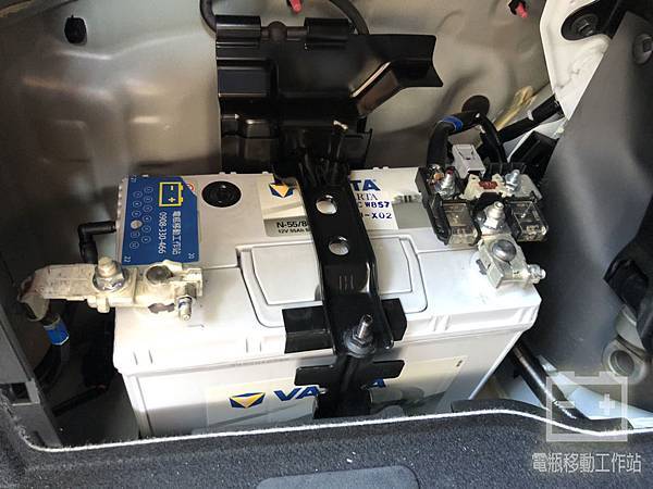 華達 VARTA 電瓶.jpg 華達 VARTA 電瓶.jpg