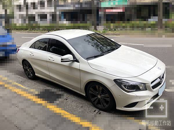 BENZ CLA200 更換輔助電瓶.jpg