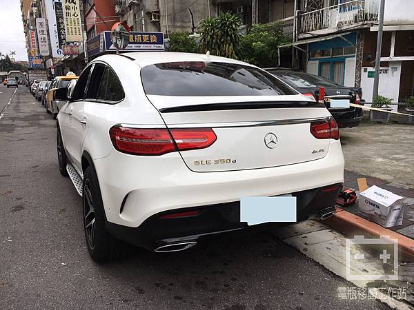 賓士 GLE 350D 電瓶沒電 換電瓶.jpg