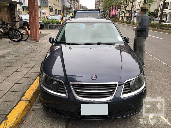 SAAB 95 更換電瓶.jpg