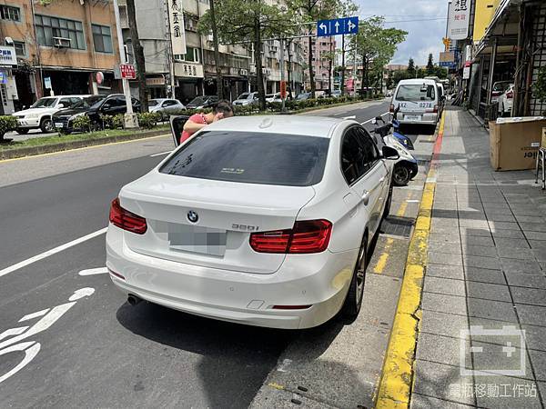 BMW 尾.jpg