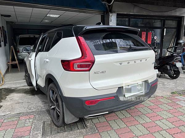 XC40.jpg