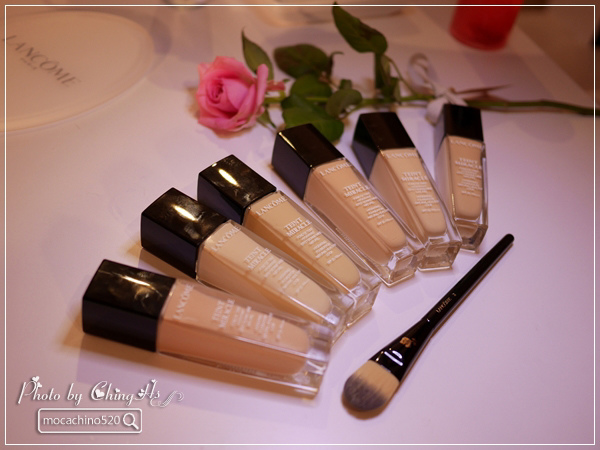 秋冬大勢底妝推薦，最輕透的保濕粉底液，LANCOME蘭蔻 水感奇蹟恆久光粉底 (2).jpg