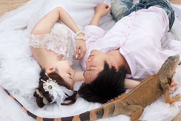 澎湖旅拍婚紗-小資省錢-自助diy婚紗照-白紗禮服+玄武岩 Pre-Wedding photo