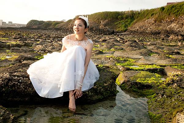 澎湖旅拍婚紗-小資省錢-自助diy婚紗照-白紗禮服+玄武岩 Pre-Wedding photo