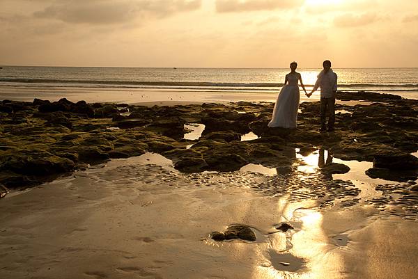 澎湖旅拍婚紗-小資省錢-自助diy婚紗照-白紗禮服+玄武岩 Pre-Wedding photo