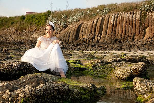 澎湖旅拍婚紗-小資省錢-自助diy婚紗照-白紗禮服+玄武岩 Pre-Wedding photo