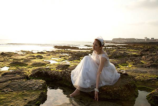 澎湖旅拍婚紗-小資省錢-自助diy婚紗照-白紗禮服+玄武岩 Pre-Wedding photo