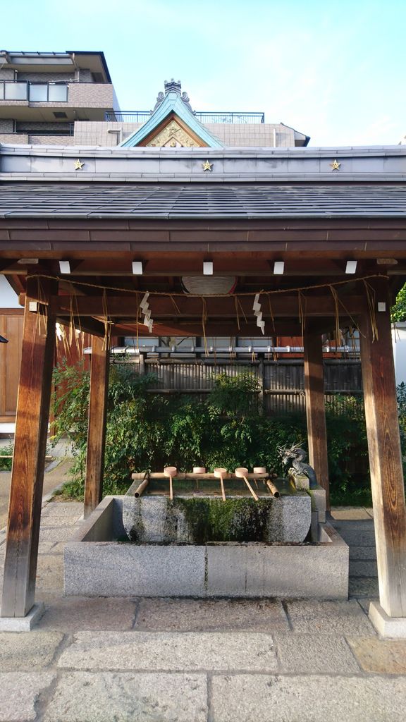 終於到達日本旅行最想拜訪的景點 晴明神社的手水舍