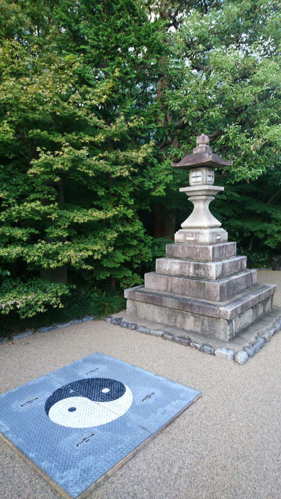 晴明神社裡連維修蓋都畫上陰陽二極 京都也對安倍晴明的神社非常用心