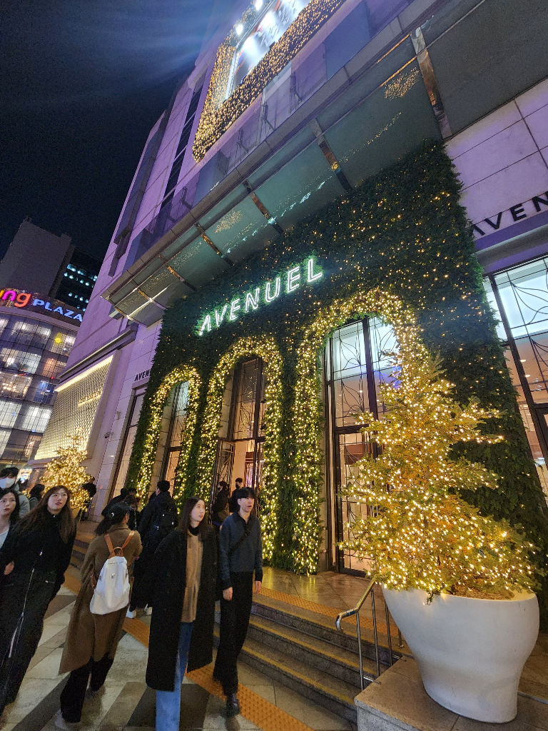 明洞樂天聖誕的門口裝飾 聖誕好拍照門口 自由行推薦千萬別錯過