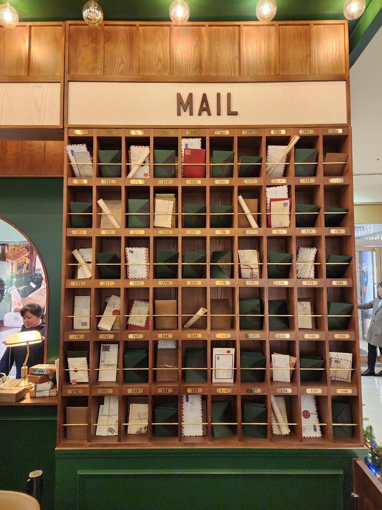 聖誕郵局專櫃雙面都有設置收件格 聖誕郵局專櫃 韓國快閃自由行