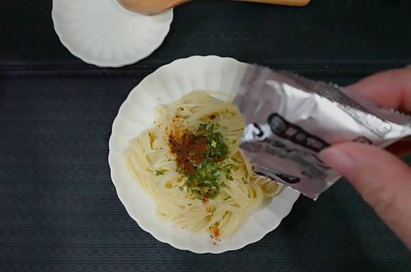 【三上食樂(健司) x 燃太郎辣拉麵(乾)】燃太郎乾拉麵 煮