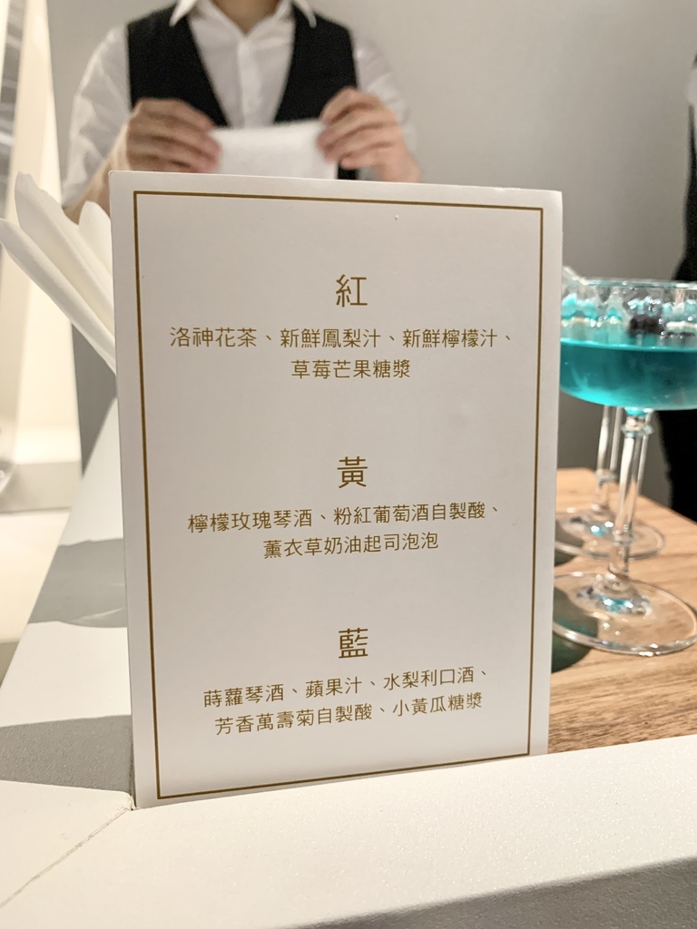 LV女装展01.jpg