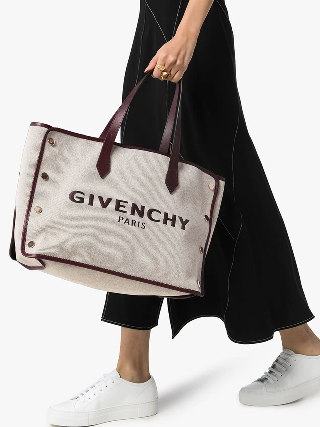 Givenchy.png