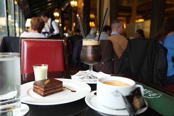 Paris Cafe de la Paix