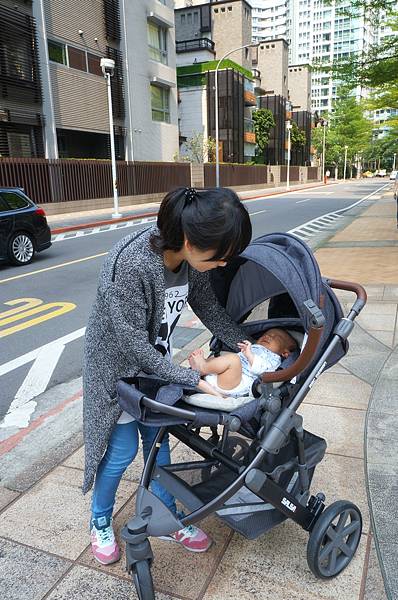 1扶手雙邊可拆,方便抱寶寶 1扶手雙邊可拆,方便抱寶寶