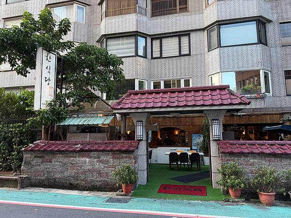 ［台北美食］小巨蛋附近超道地的韓式料理｜韓食堂한식당