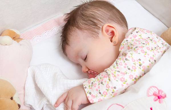 25298832-Portrait-of-cute-baby-girl-sleeping-in-a-cot-with-pacifier-and--Stock-Photo.jpg