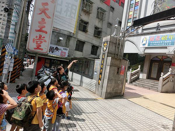 參觀天主教堂2_副本.jpg 參觀天主教堂2_副本.jpg