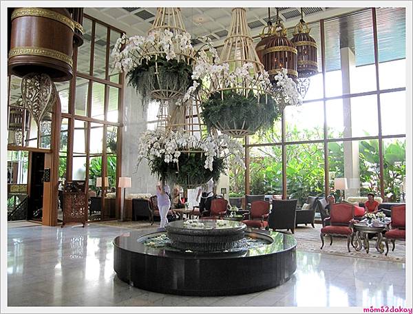 lobby 01.JPG