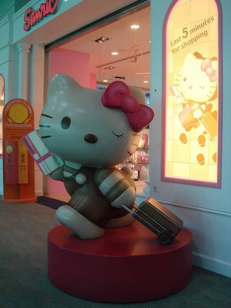 0007_拖著行李箱準備出國的Hello Kitty,還對我扎眼呢