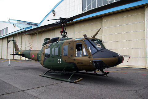 1280px-JGSDF_UH-1J_20120520-0120copy